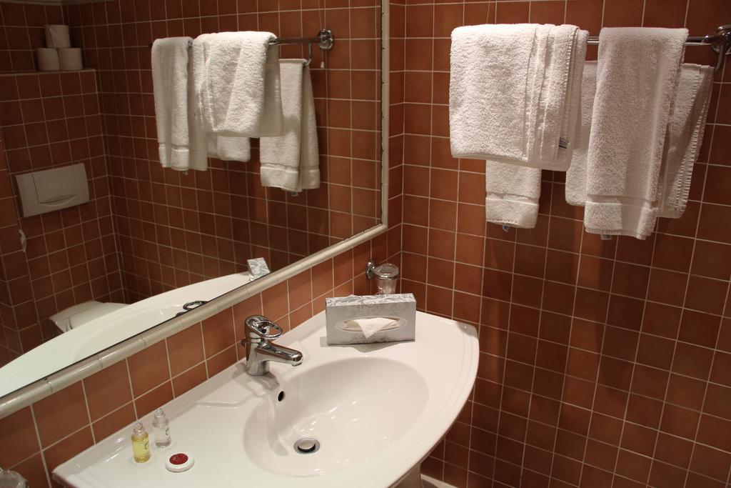 Hotel Les Palmiers Saint-Tropez Room photo