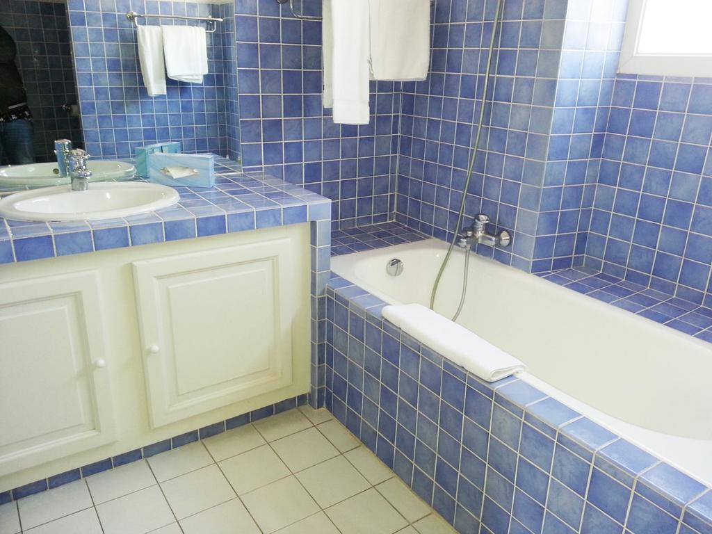 Hotel Les Palmiers Saint-Tropez Room photo