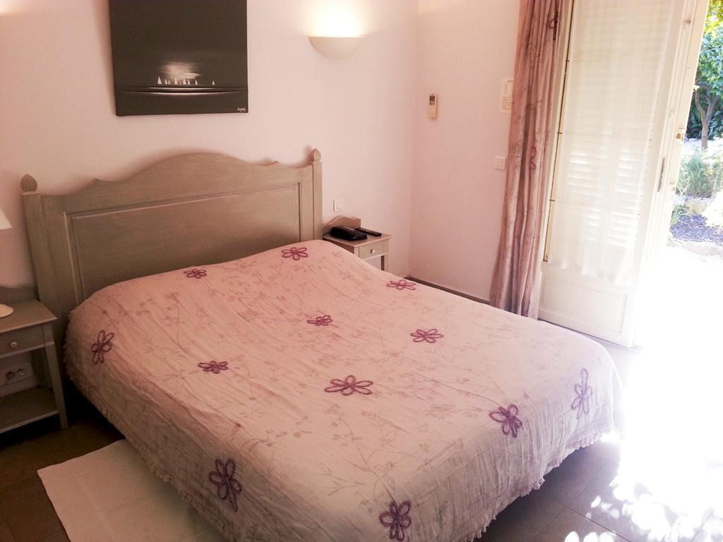 Hotel Les Palmiers Saint-Tropez Room photo