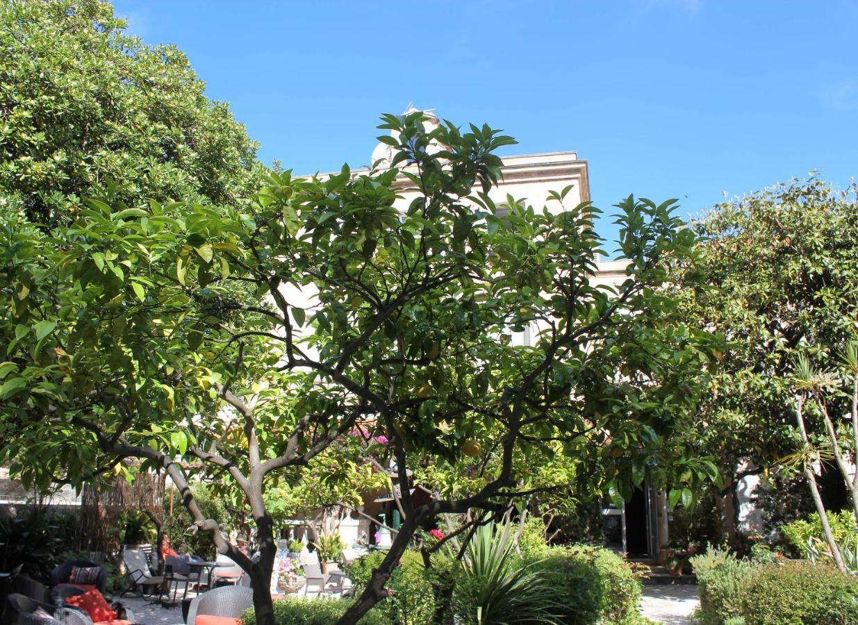 Hotel Les Palmiers Saint-Tropez Exterior photo