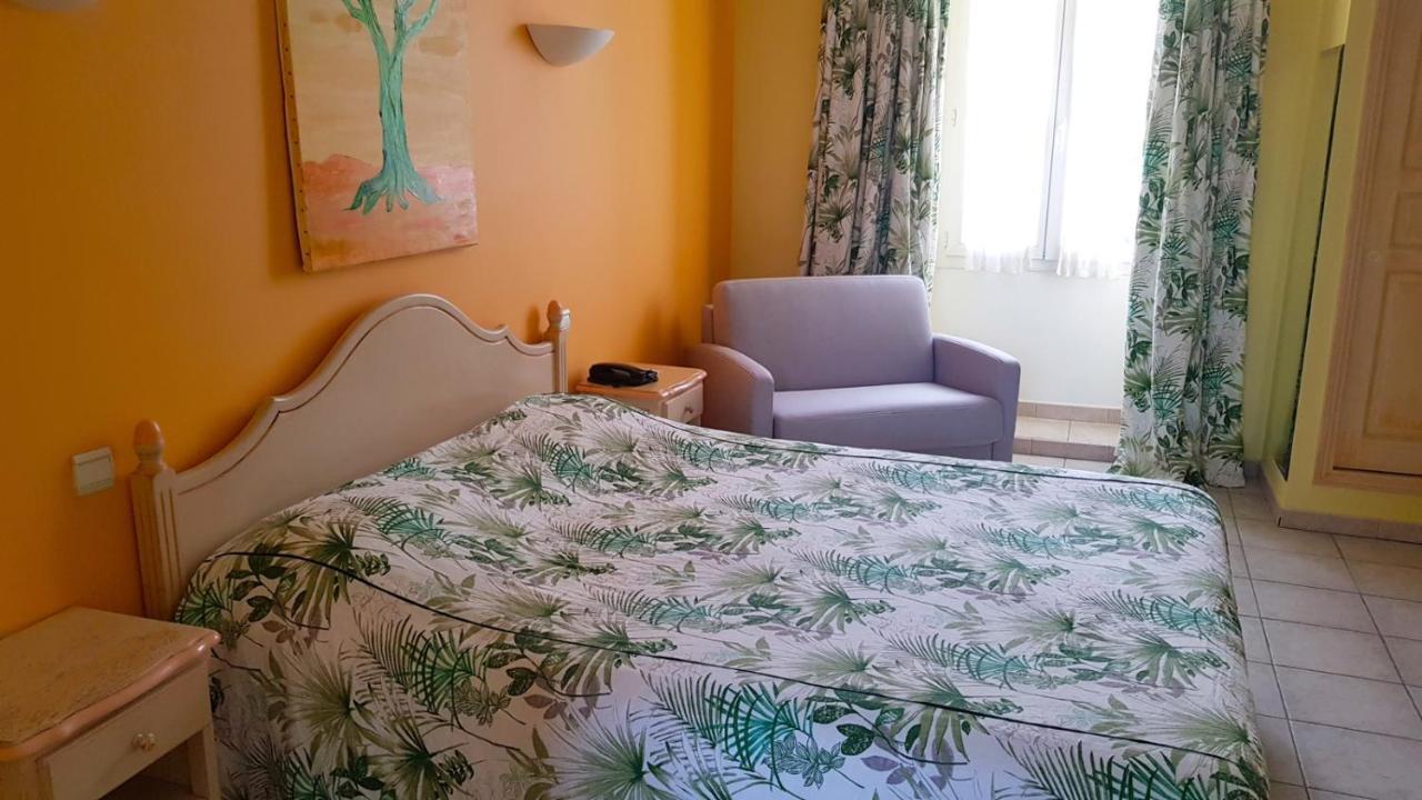 Hotel Les Palmiers Saint-Tropez Exterior photo